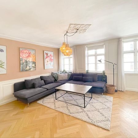 Large Apartment With 4 Bedrooms In Copenhague Extérieur photo